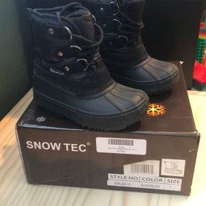 Kids Size7 toddler snow boots
